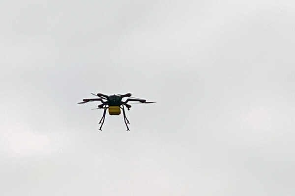 Delivery Drone in de lucht