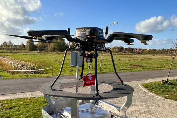 Een bezorgdrone van een pilot waarin de inzet van drone leveringen wordt getest als een veilig, efficiënt en duurzame alternatief