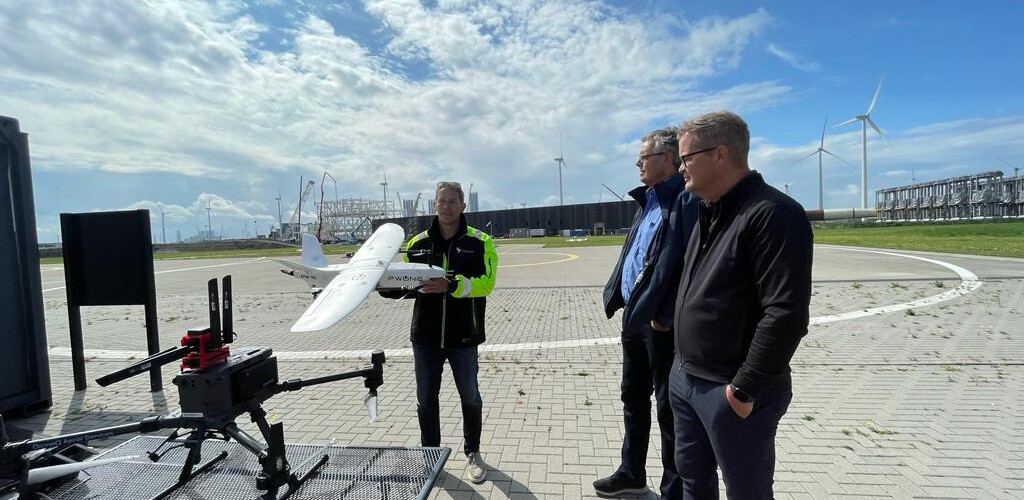 Drone wordt klaargezet voor de vlucht naar Borkum.